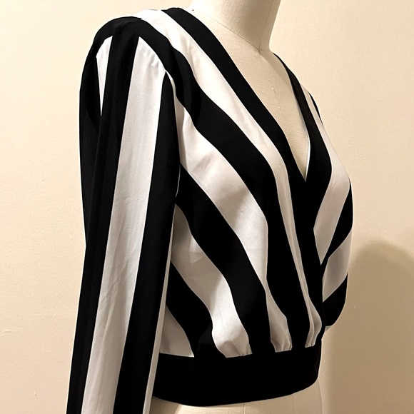 New striped wrapped front top - Picture 3 of 8